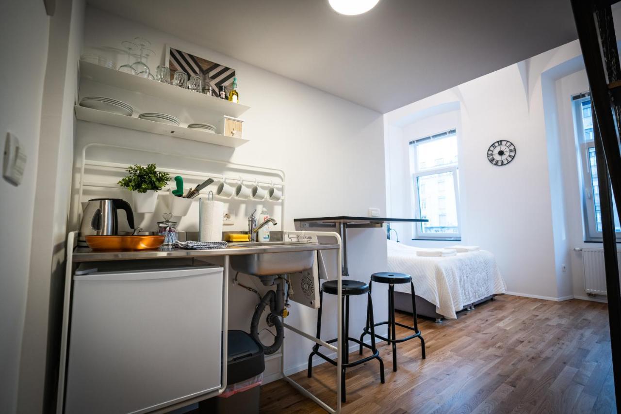 Rhino Studios Ljubljana Buitenkant foto