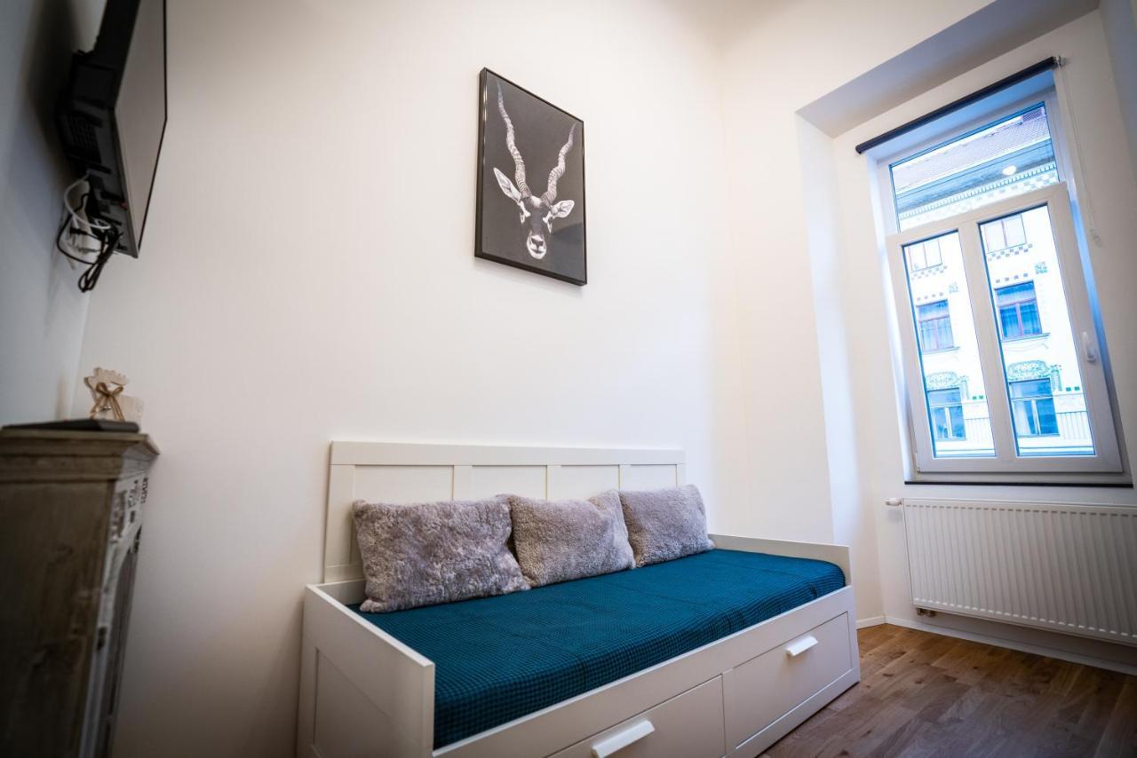 Rhino Studios Ljubljana Buitenkant foto